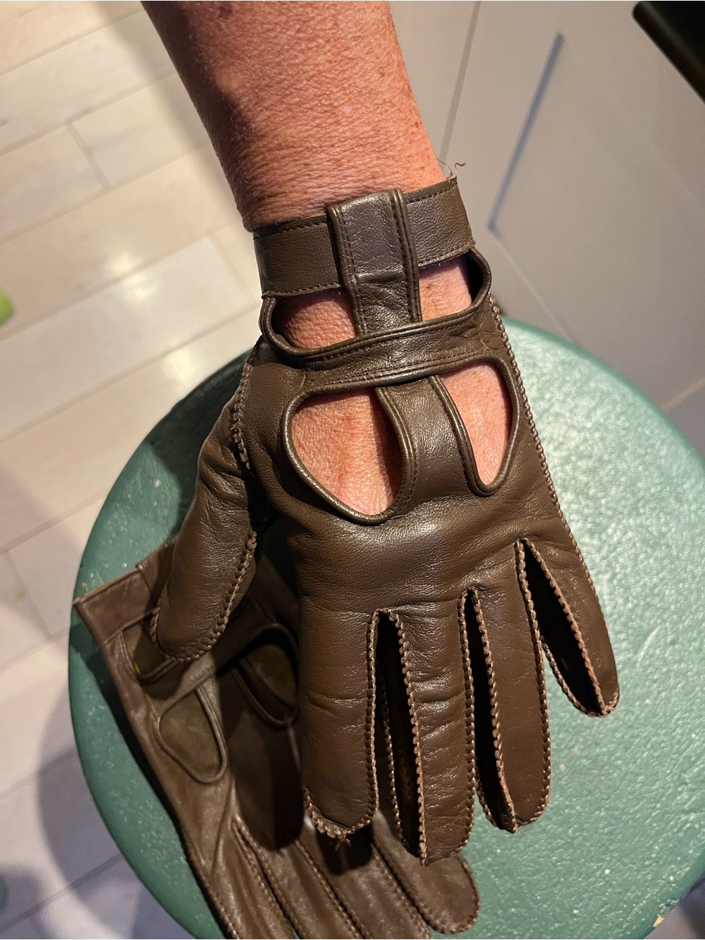 Women’s Vintage Brown Leather Driving Gloves - Classic Style